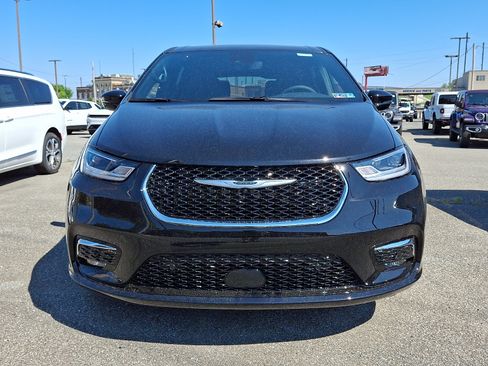 New 2026 Chrysler Pacifica Limited AWD/4WD image 2