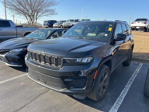 Used 2023 Jeep Grand Cherokee Altitude image 12