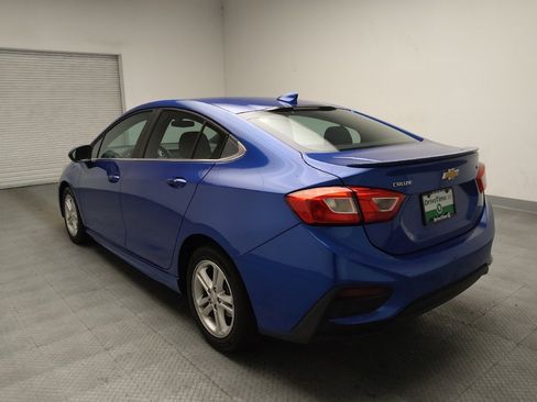 Used 2017 Chevrolet Cruze LT w/ Convenience Package FWD image 5