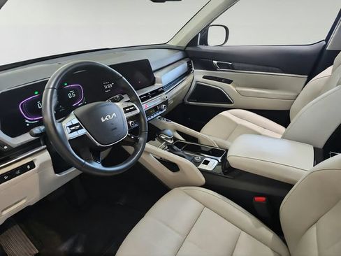 Certified 2024 Kia Telluride EX w/ EX Captain's Chair Package FWD image 11