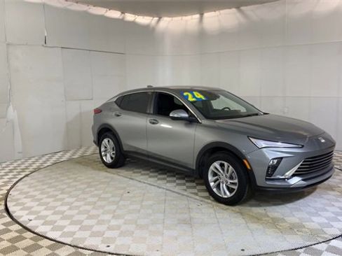 Used 2024 Buick Envista Preferred w/ Convenience I Package image 2