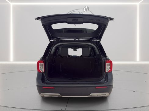 Used 2022 Ford Explorer XLT w/ Equipment Group 202A image 10