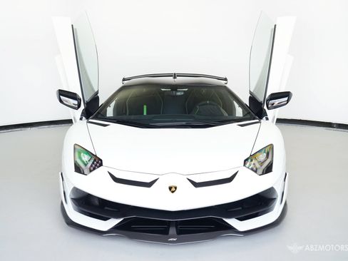 Used 2021 Lamborghini Aventador SVJ AWD/4WD image 3