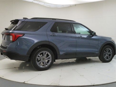 New 2026 Ford Explorer Active w/ Active Comfort Package image 8