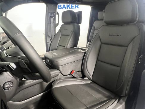 Used 2025 GMC Yukon XL Denali w/ Denali Reserve Package AWD/4WD image 24