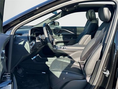 Used 2026 Cadillac Lyriq Luxury image 10