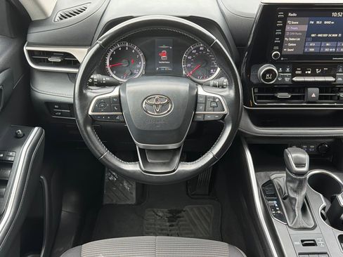 Used 2022 Toyota Highlander LE image 13
