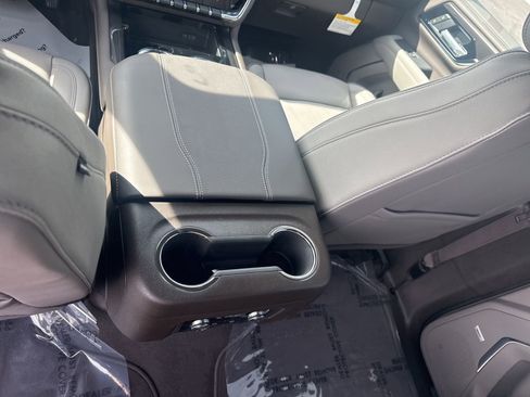 New 2026 GMC Yukon XL Elevation w/ LPO, Get Active Package image 39