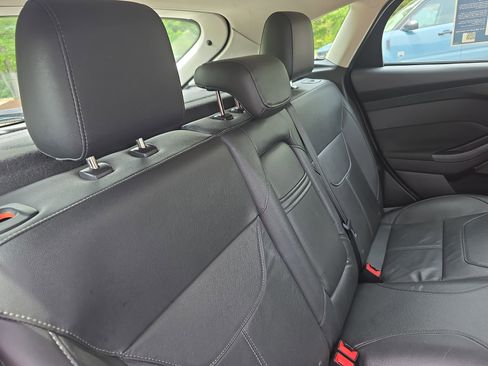 Used 2015 Ford Focus SE w/ Equipment Group 201A FWD image 11