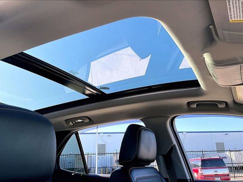 Used 2023 Chevrolet Equinox Premier image 21