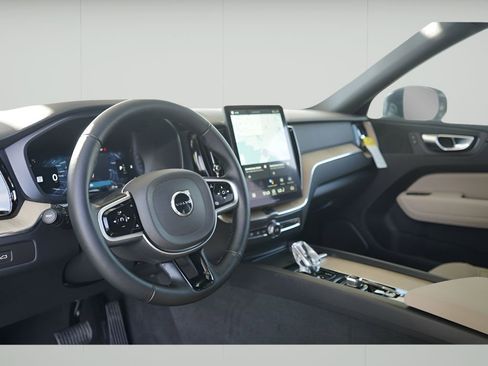 New 2026 Volvo XC60 B5 Plus w/ Climate Package PRO image 18