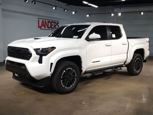 New 2026 Toyota Tacoma TRD Sport image 3