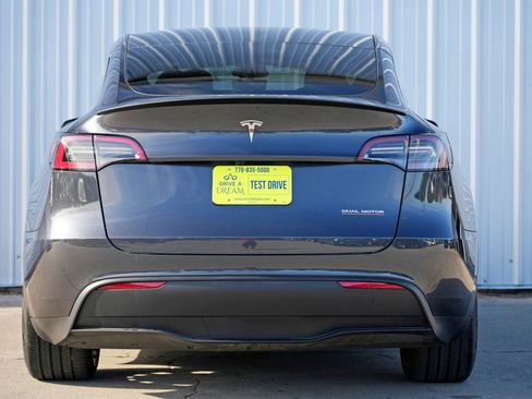 Used 2024 Tesla Model Y Performance image 11