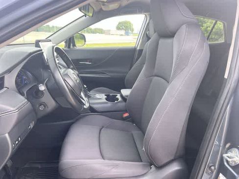 Used 2024 Toyota Venza LE AWD/4WD image 11