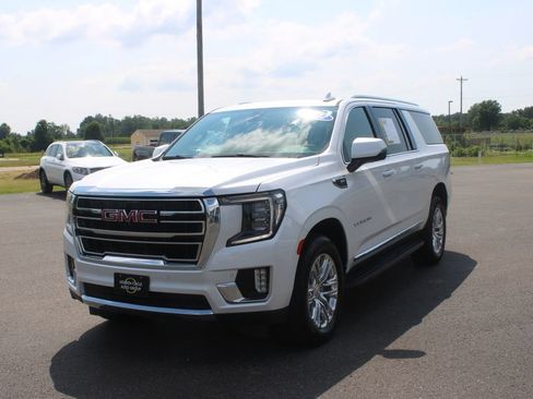 Used 2022 GMC Yukon XL SLT w/ SLT Premium Package RWD image 4