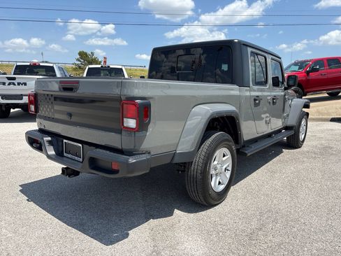 Used 2022 Jeep Gladiator Sport AWD/4WD image 6