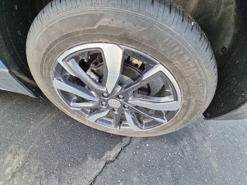 Used 2024 Chevrolet Equinox Premier image 9