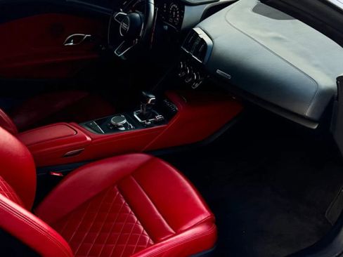 Used 2017 Audi R8 V10 w/ Carbon Exterior Package image 14