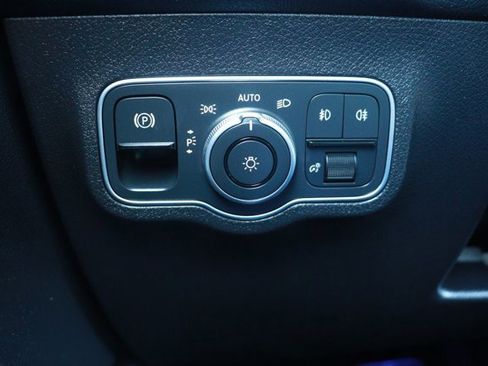 Used 2024 Mercedes-Benz GLB 250 image 23