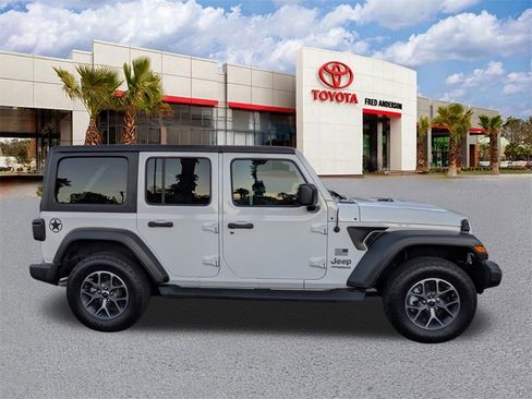 Used 2020 Jeep Wrangler Unlimited Freedom Edition image 3