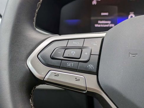 Certified 2025 Volkswagen Taos SE w/ Panoramic Sunroof Package image 33