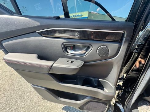 Used 2025 Honda Pilot Black Edition image 28