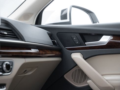 Used 2018 Audi Q5 Prestige w/ Prestige Package image 16