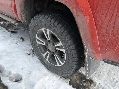 Used 2017 Toyota Tacoma TRD Sport image 10