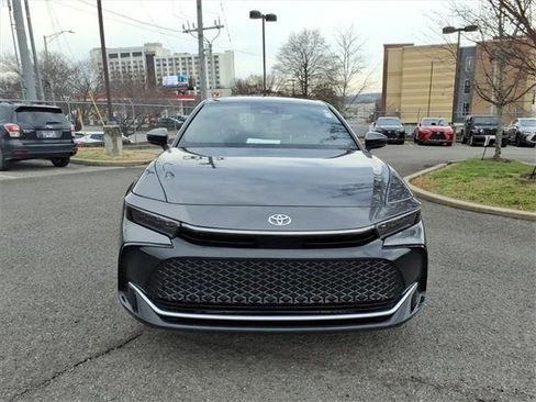 Used 2023 Toyota Crown Limited image 8