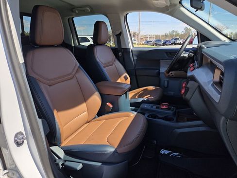 Used 2024 Ford Maverick Lariat image 12