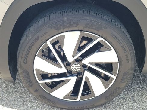 Used 2026 Volkswagen Atlas SE FWD image 11