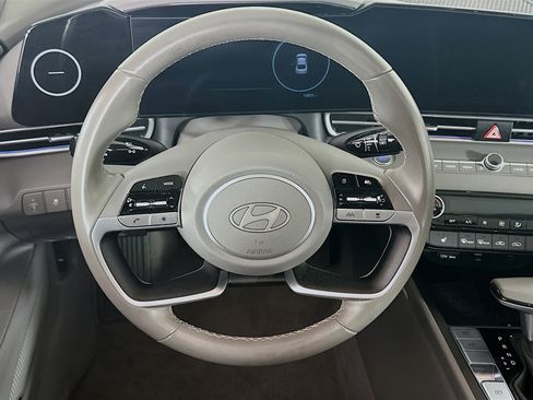Used 2025 Hyundai Elantra SEL FWD image 18