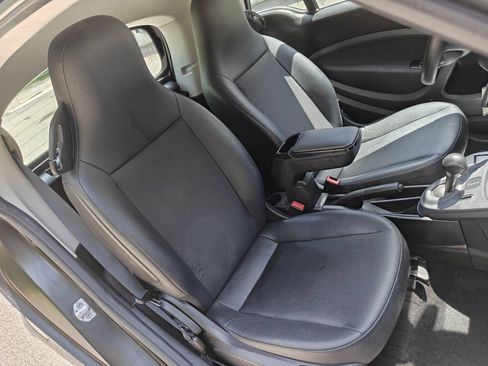 Used 2016 smart fortwo passion RWD image 16