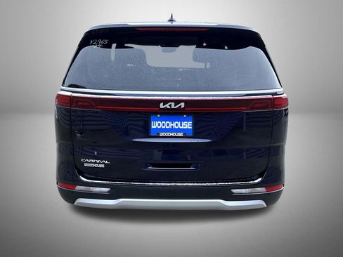 Used 2024 Kia Carnival LX image 6