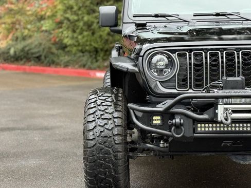 Used 2025 Jeep Wrangler Unlimited Rubicon image 3