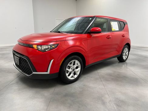 Used 2024 Kia Soul LX w/ Option Group 015 FWD image 4
