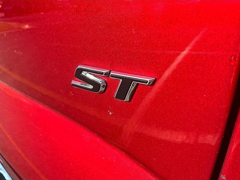 Used 2023 Buick Enclave Essence w/ Sport Touring Edition image 8