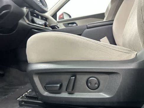 Used 2025 Nissan Rogue SV image 25