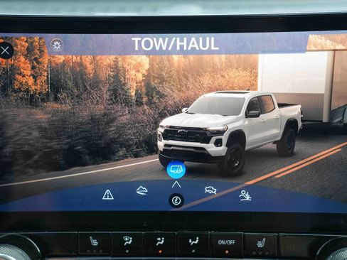 Used 2024 Chevrolet Colorado ZR2 w/ Safety Package AWD/4WD image 37