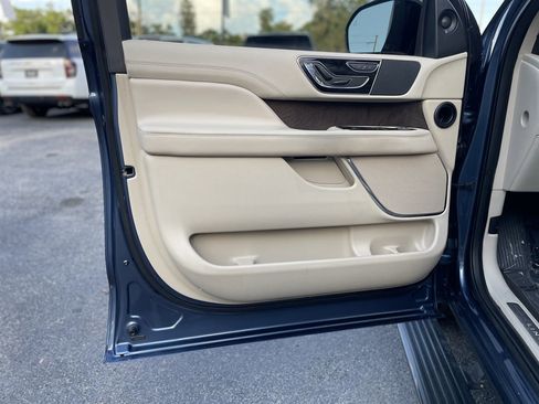 Used 2018 Lincoln Navigator L Select w/ Technology Package image 43