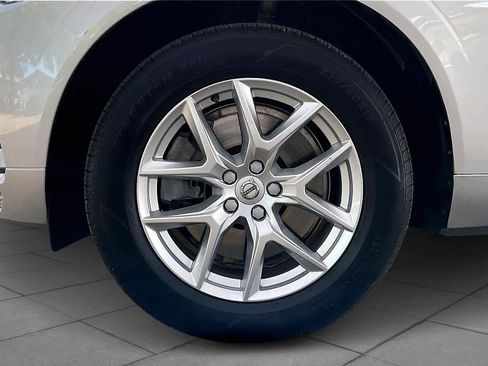 Used 2021 Volvo XC60 T6 Momentum image 11