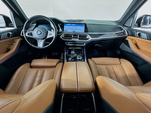 Used 2021 BMW X7 M50i w/ Executive Package image 31