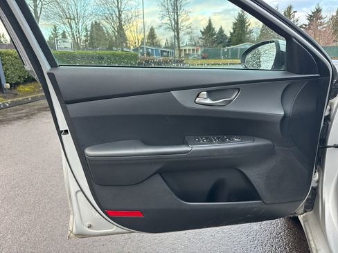 Used 2021 Kia Forte LXS image 17