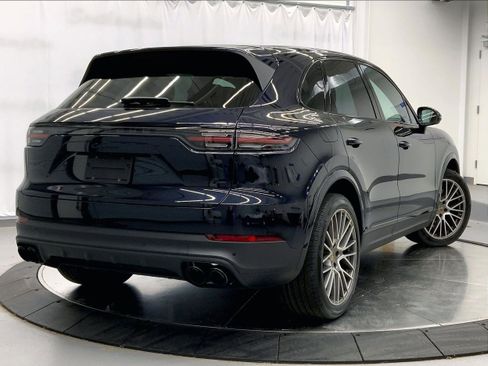 Used 2023 Porsche Cayenne Platinum Edition image 7