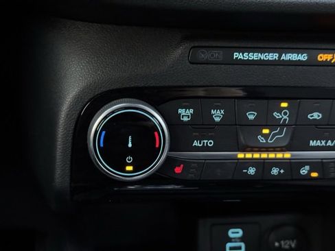 Certified 2022 Ford Escape SE w/ SE Sport Appearance Package image 13