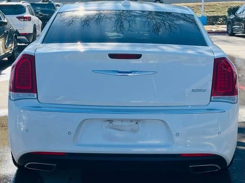 Used 2021 Chrysler 300 Touring L image 4