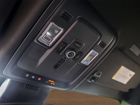 Used 2025 GMC Yukon Denali image 21