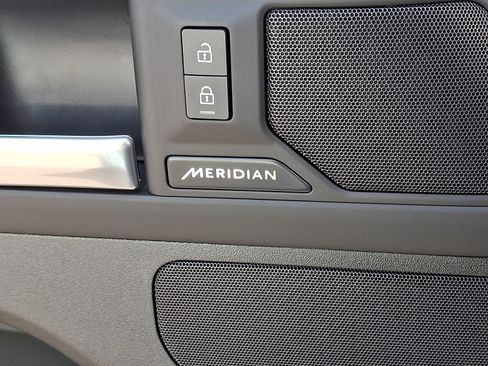 Used 2025 Land Rover Defender 110 S AWD/4WD image 22