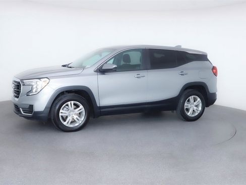 Used 2024 GMC Terrain SLE image 12