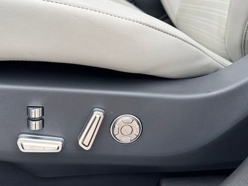 Used 2026 Lincoln Nautilus Reserve image 23